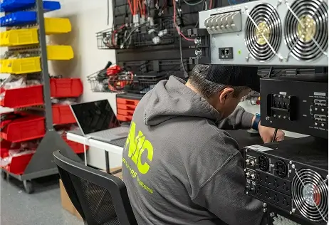 N1C worker at desk